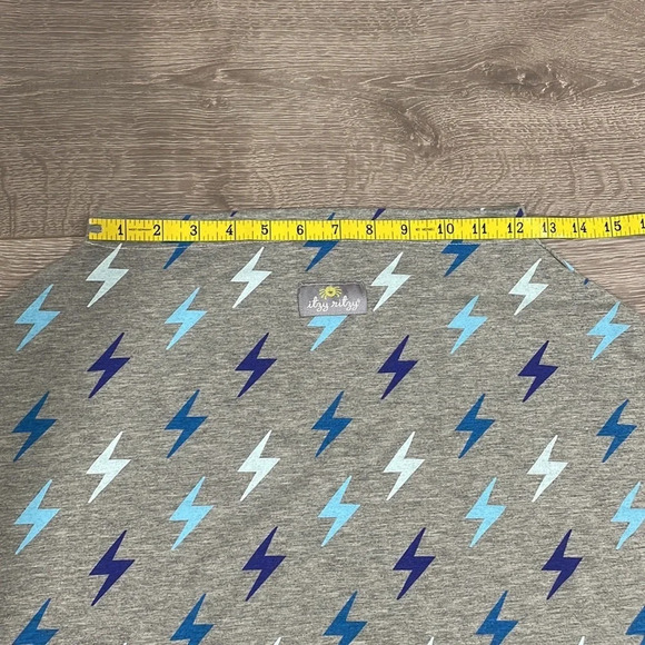 Itzy Ritzy Mom Boss 4 in 1 multi-use car seat cover nursing cover Lightening - Picture 6 of 13